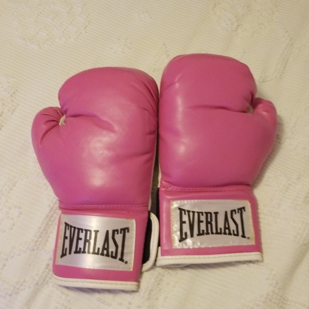 Women's Everlast boxing gloves